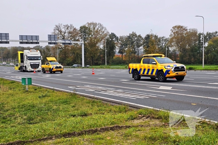 Vrachtwagen verliest lading betonmortel