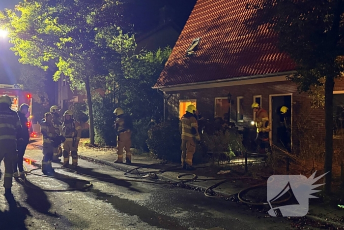 Bewoner gered uit woning na brand; hond opgevangen door dierenambulance