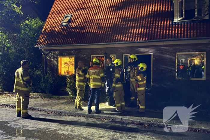 Bewoner gered uit woning na brand; hond opgevangen door dierenambulance