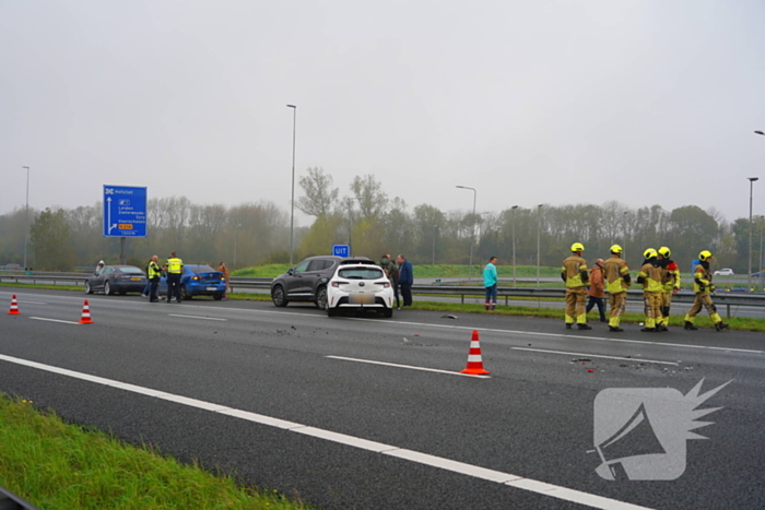 Veel schade na kettingbotsing op snelweg