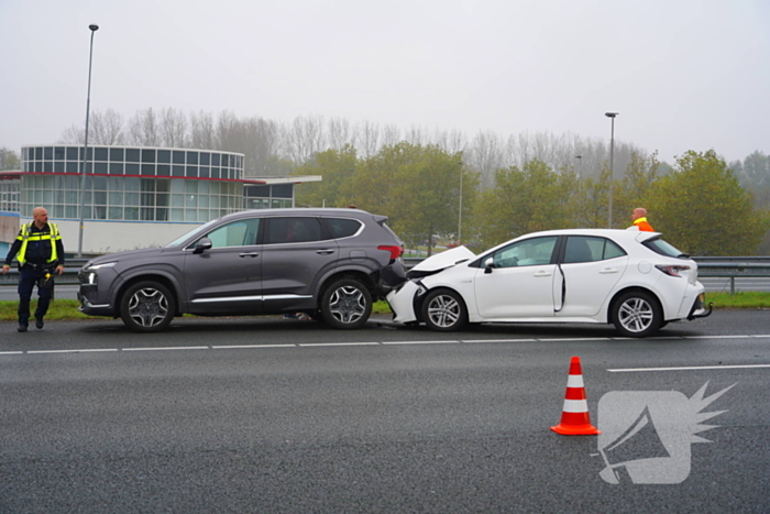 Veel schade na kettingbotsing op snelweg