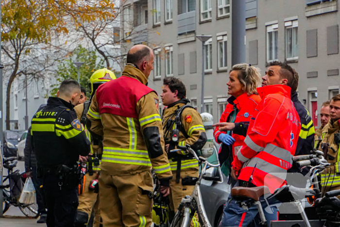 Veel zwarte rook in woning, kind nagekeken