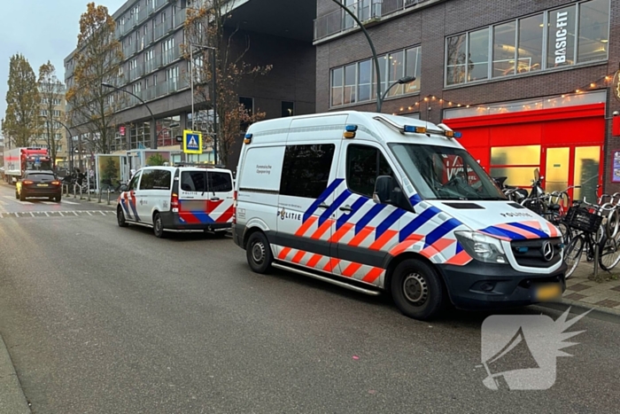 Forensische Opsporing verricht onderzoek in supermarkt na overvalsmelding