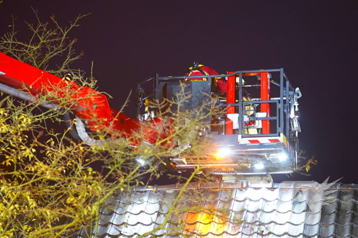 Woning vol rook en straat dicht vanwege schoorsteenbrand