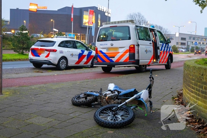 Brommerrijder vlucht na aanrijding