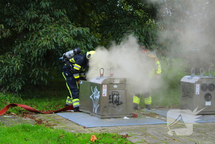 Veel rookontwikkeling bij brand in ondergrondse container