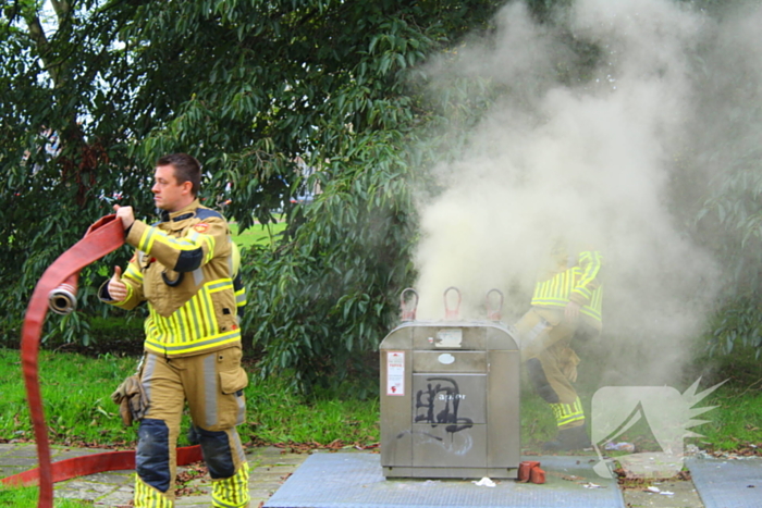 Veel rookontwikkeling bij brand in ondergrondse container