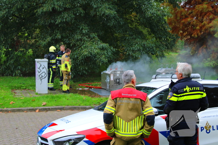 Veel rookontwikkeling bij brand in ondergrondse container