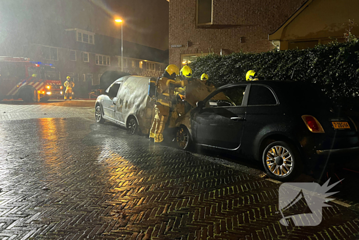 Twee voertuigen total-loss door brand