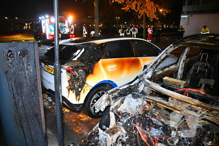 Autobrand na explosie bij elektrische auto