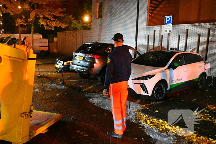 Autobrand na explosie bij elektrische auto