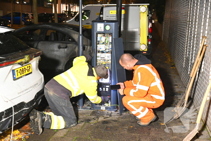 Autobrand na explosie bij elektrische auto