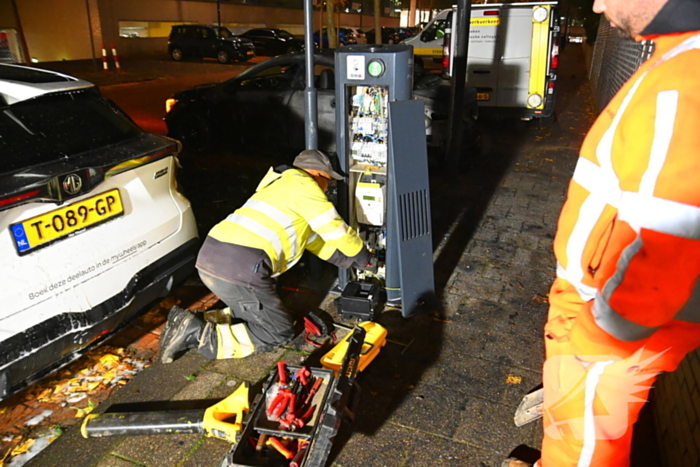 Autobrand na explosie bij elektrische auto