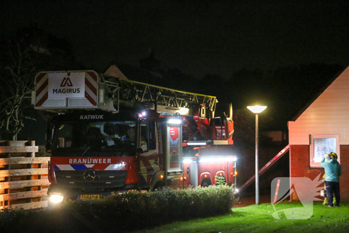 Brand in schoorsteen van woning op bungalowpark