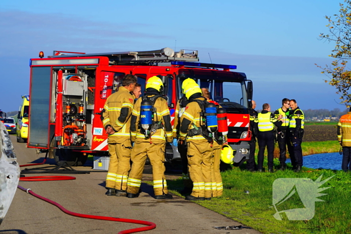 Persoon zwaargewond na brand in personenauto