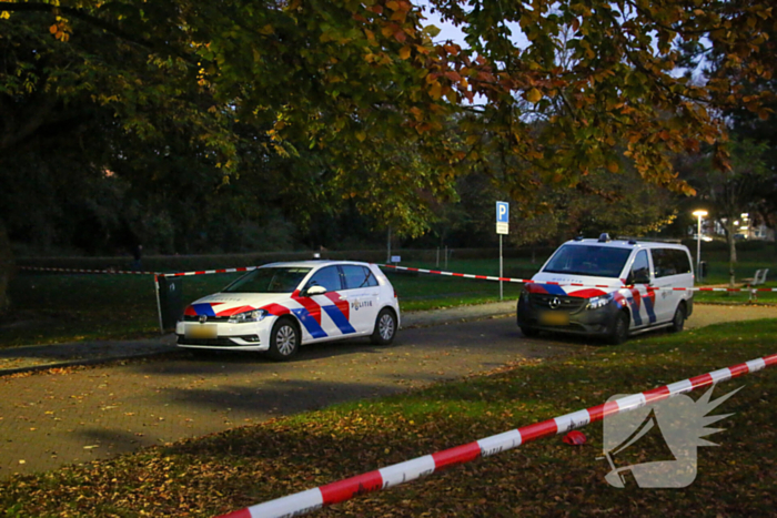 Bloedsporen in park aangetroffen, politie doet onderzoek