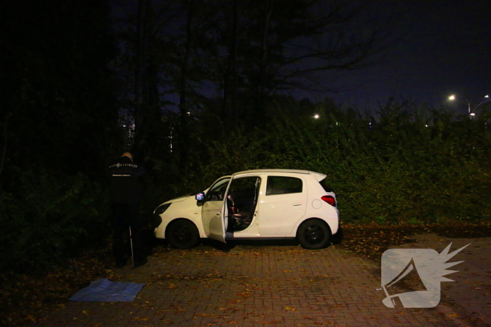 Onderzoek naar brandbare stof bij geparkeerde auto