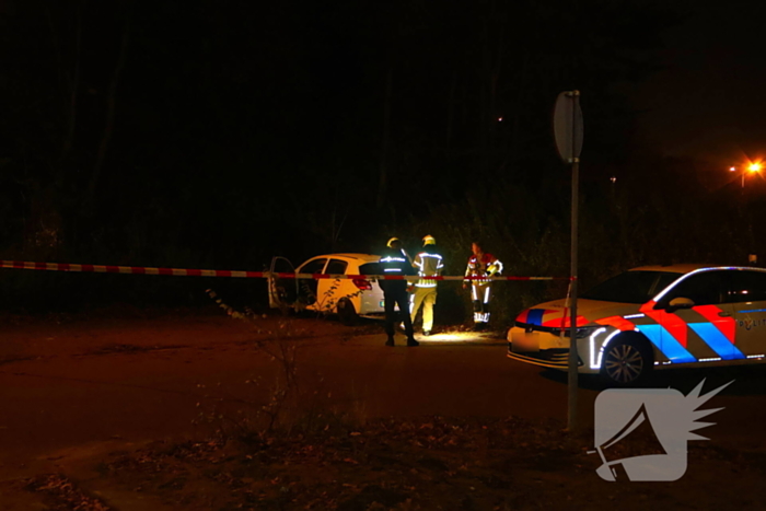 Onderzoek naar brandbare stof bij geparkeerde auto