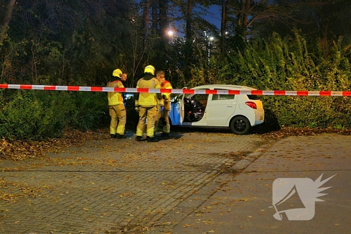 Onderzoek naar brandbare stof bij geparkeerde auto