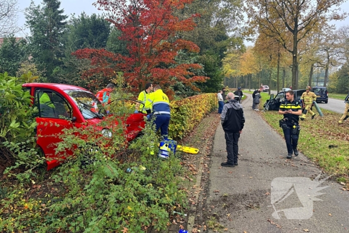 Ongeval met twee voertuigen eindigt in bosschages