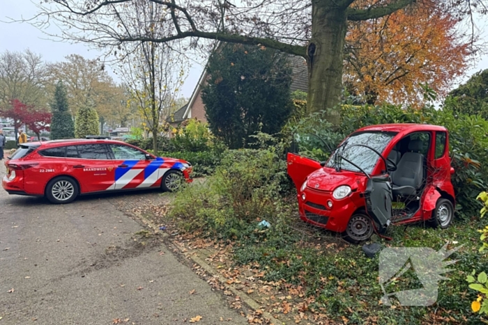 Ongeval met twee voertuigen eindigt in bosschages