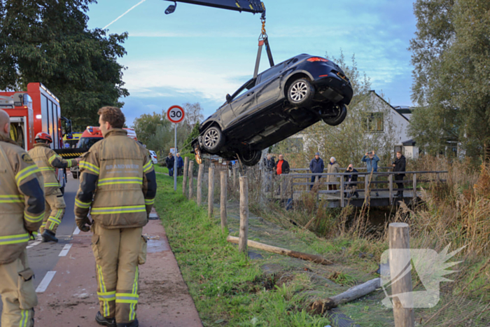 Automobilist verliest macht over stuur en belandt in sloot