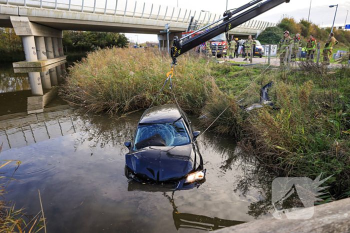 Automobilist verliest macht over stuur en belandt in sloot