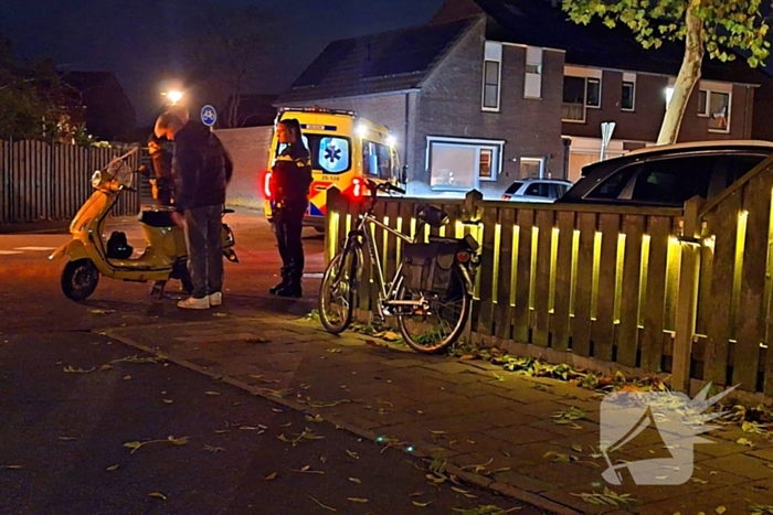 Fietser en scooterrijder komen in botsing