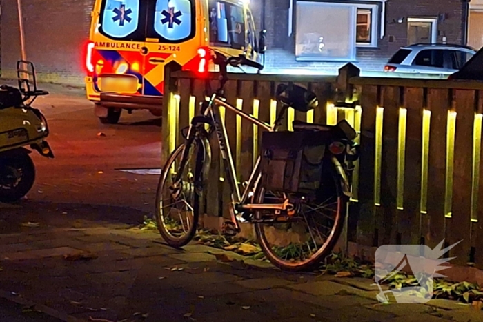 Fietser en scooterrijder komen in botsing