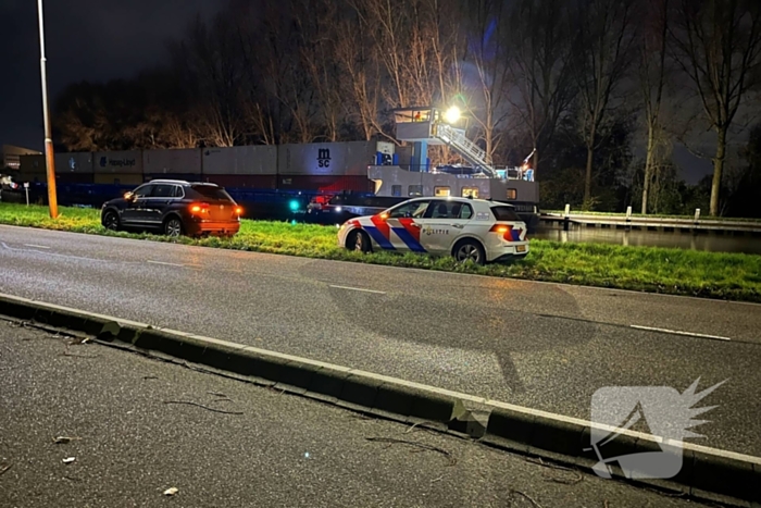 Schip vaart tegen brug aan