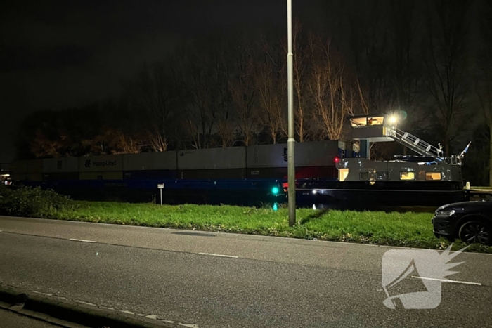 Schip vaart tegen brug aan