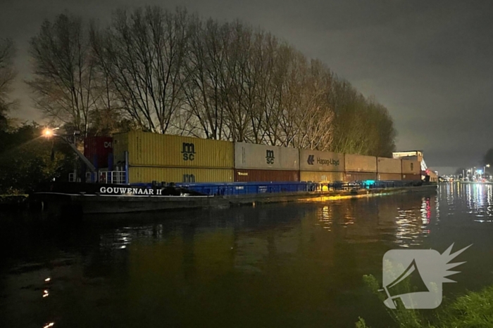 Schip vaart tegen brug aan