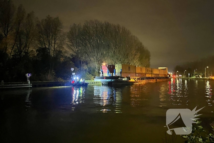 Schip vaart tegen brug aan