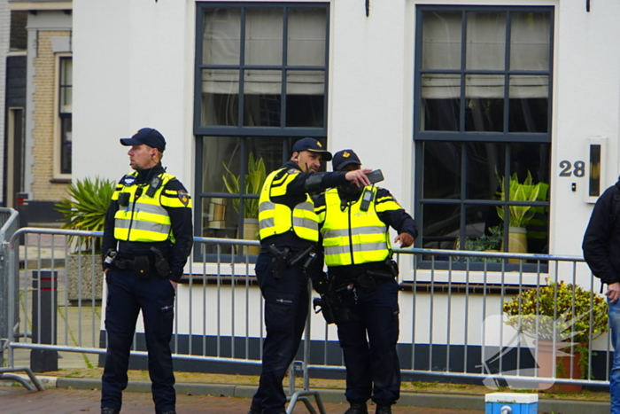 Kick Out Zwarte Piet protesteert bij sinterklaas intocht