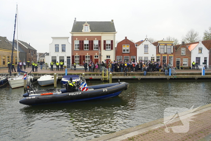 Kick Out Zwarte Piet protesteert bij sinterklaas intocht