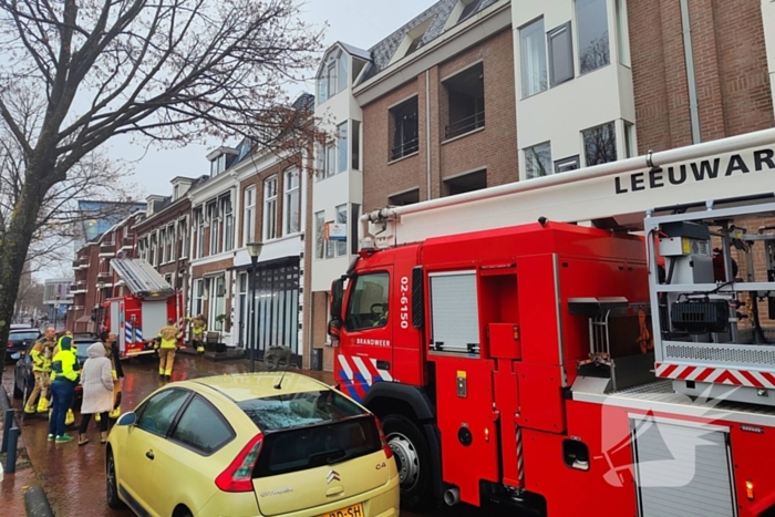 Brandweer redt duif die vast zit op balkon