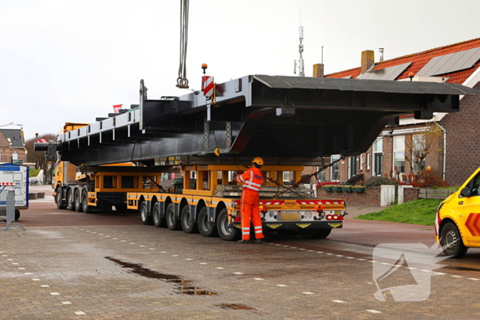 Tijdelijke auto brug geplaatst