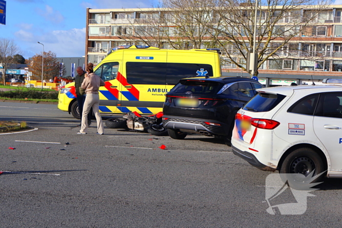 Motorrijder gewond bij botsing met auto