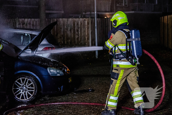 Geparkeerde auto uitgebrand in nachtelijke uren