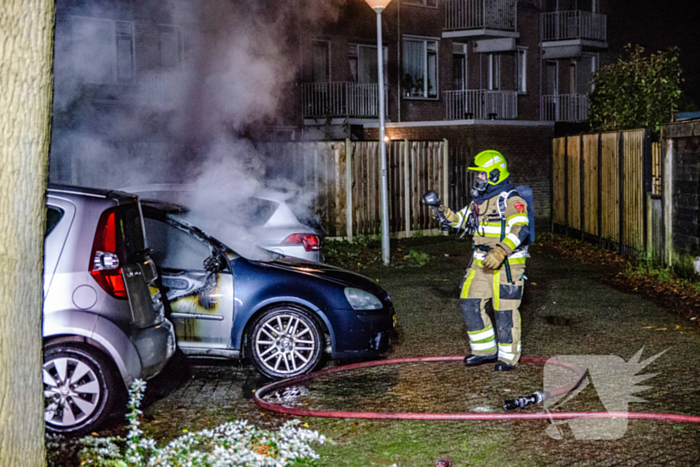 Geparkeerde auto uitgebrand in nachtelijke uren