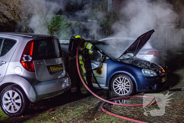 Geparkeerde auto uitgebrand in nachtelijke uren