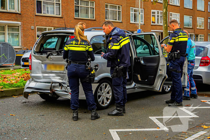 Kop-staartbotsing tussen drie voertuigen