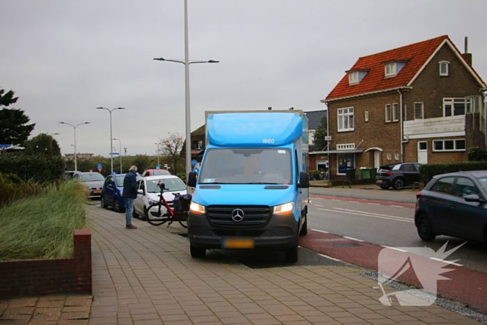 Fietser geschept door supermarkt bezorger