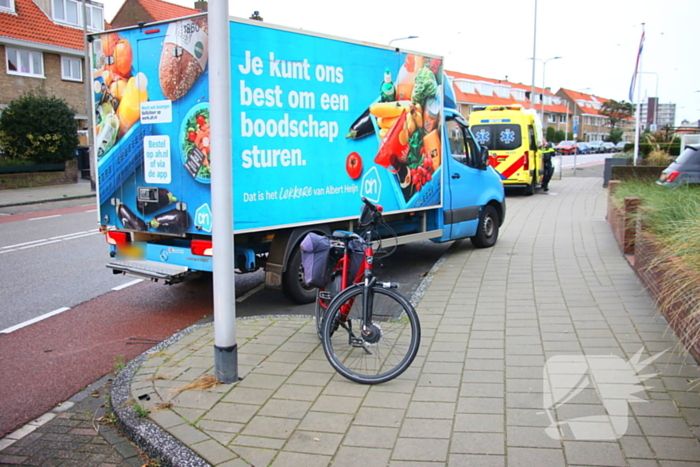 Fietser geschept door supermarkt bezorger