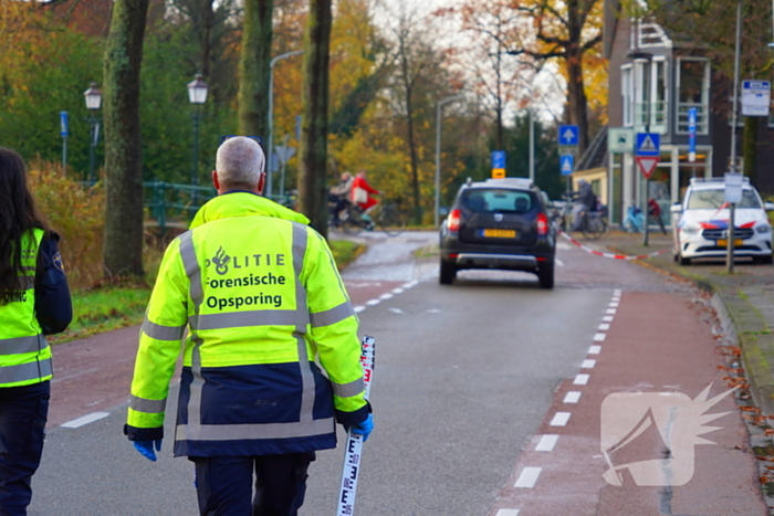 Fietser gewond bij botsing met personenauto