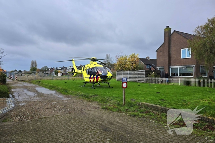 Traumahelikopter landt voor medische noodsituatie