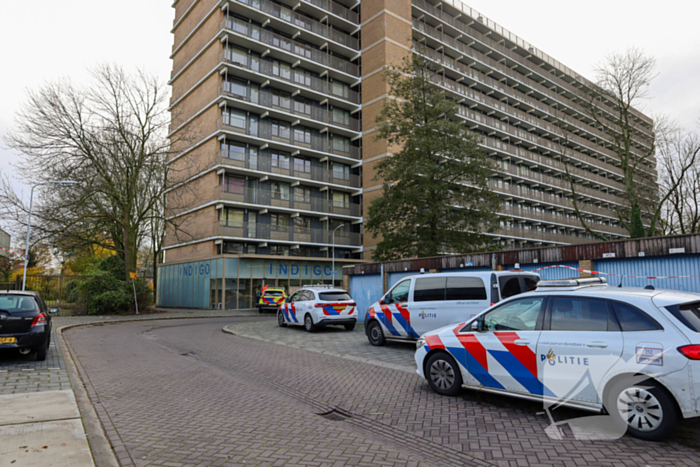 Persoon zwaargewond na val van grote hoogte