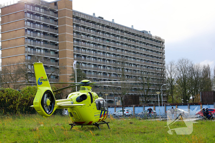 Persoon zwaargewond na val van grote hoogte