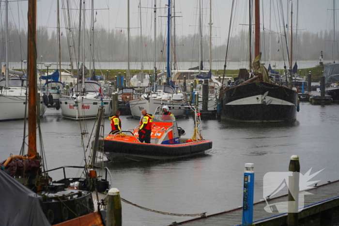 Overleden persoon aangetroffen na melding persoon te water