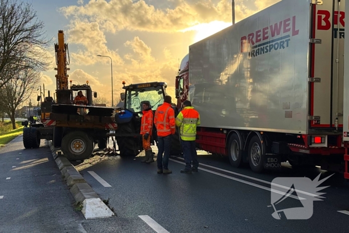 Ravage bij ongeval tussen tractor en vrachtwagen